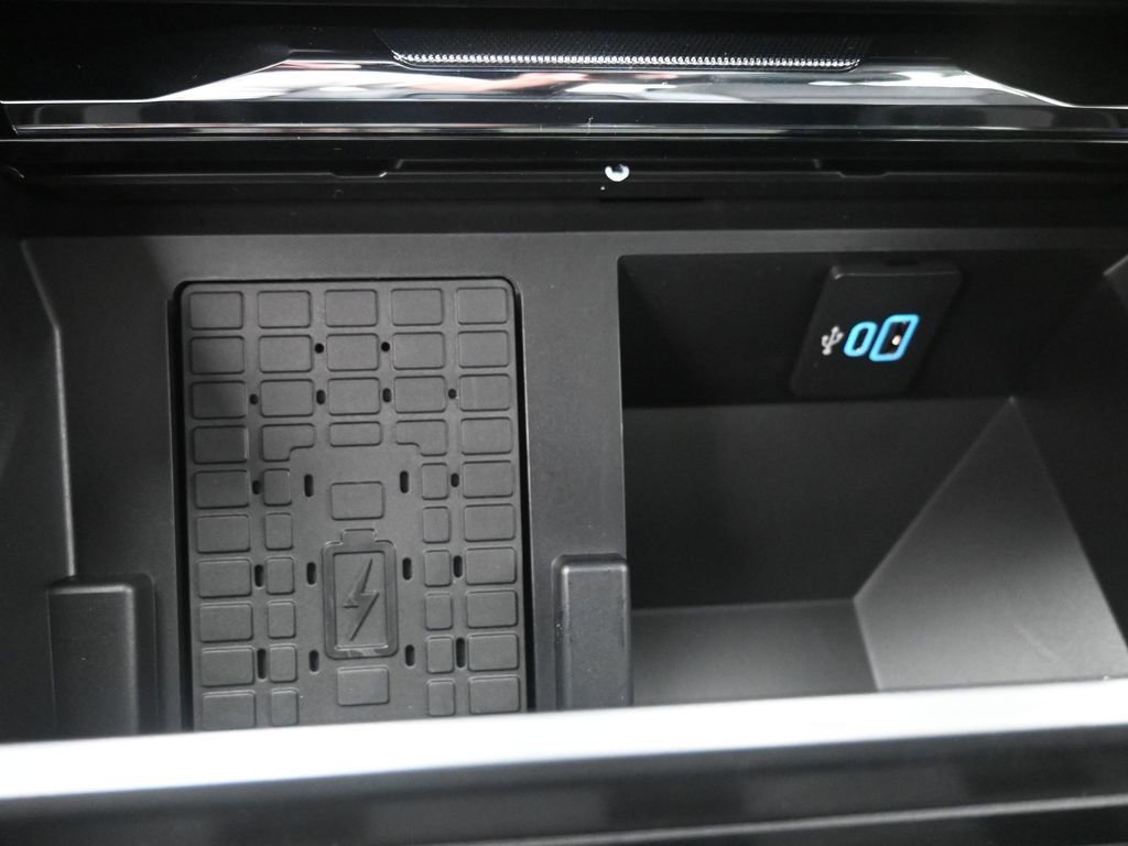 New 2026 Ford F250 Lariat w/ Black Appearance Package image 30