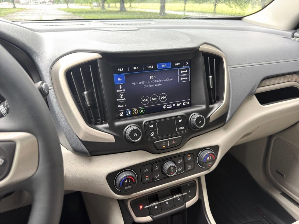 Used 2024 GMC Terrain Denali w/ Denali Premium Package AWD/4WD image 17