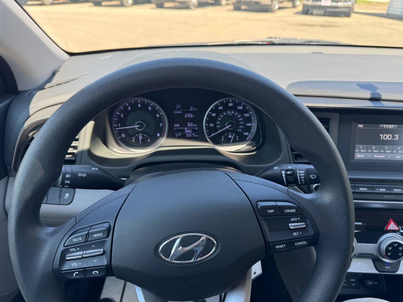 Used 2019 Hyundai Elantra SE image 12