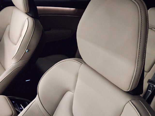 Certified 2026 Volvo XC90 B6 Plus w/ Protection Package Premier AWD/4WD image 15