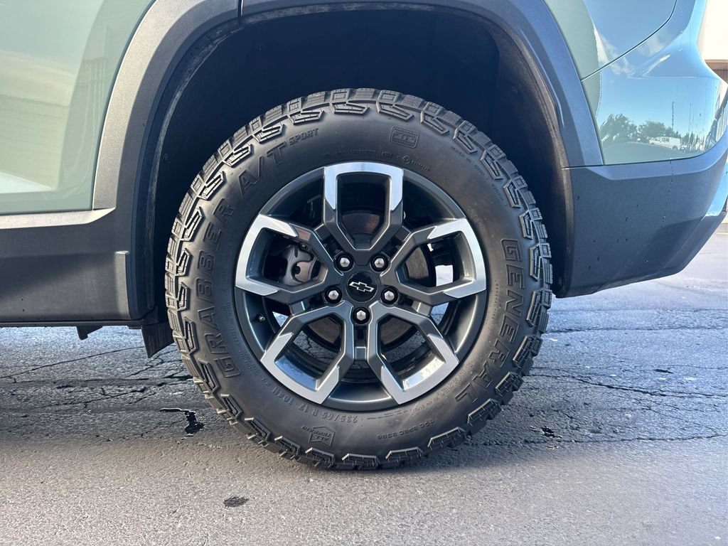 Used 2025 Chevrolet Equinox ACTIV AWD/4WD image 24