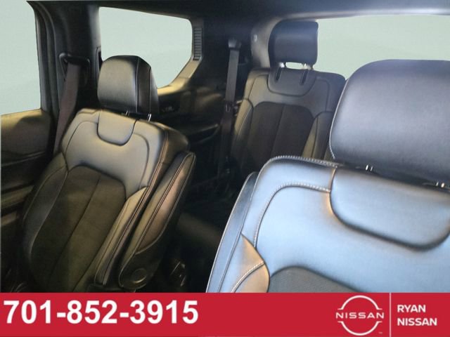 Used 2023 Jeep Grand Cherokee L Laredo image 39