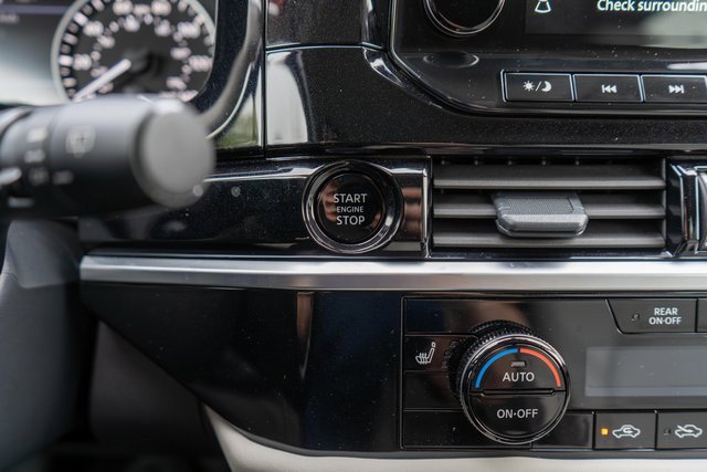 Certified 2025 Nissan Pathfinder SL image 32