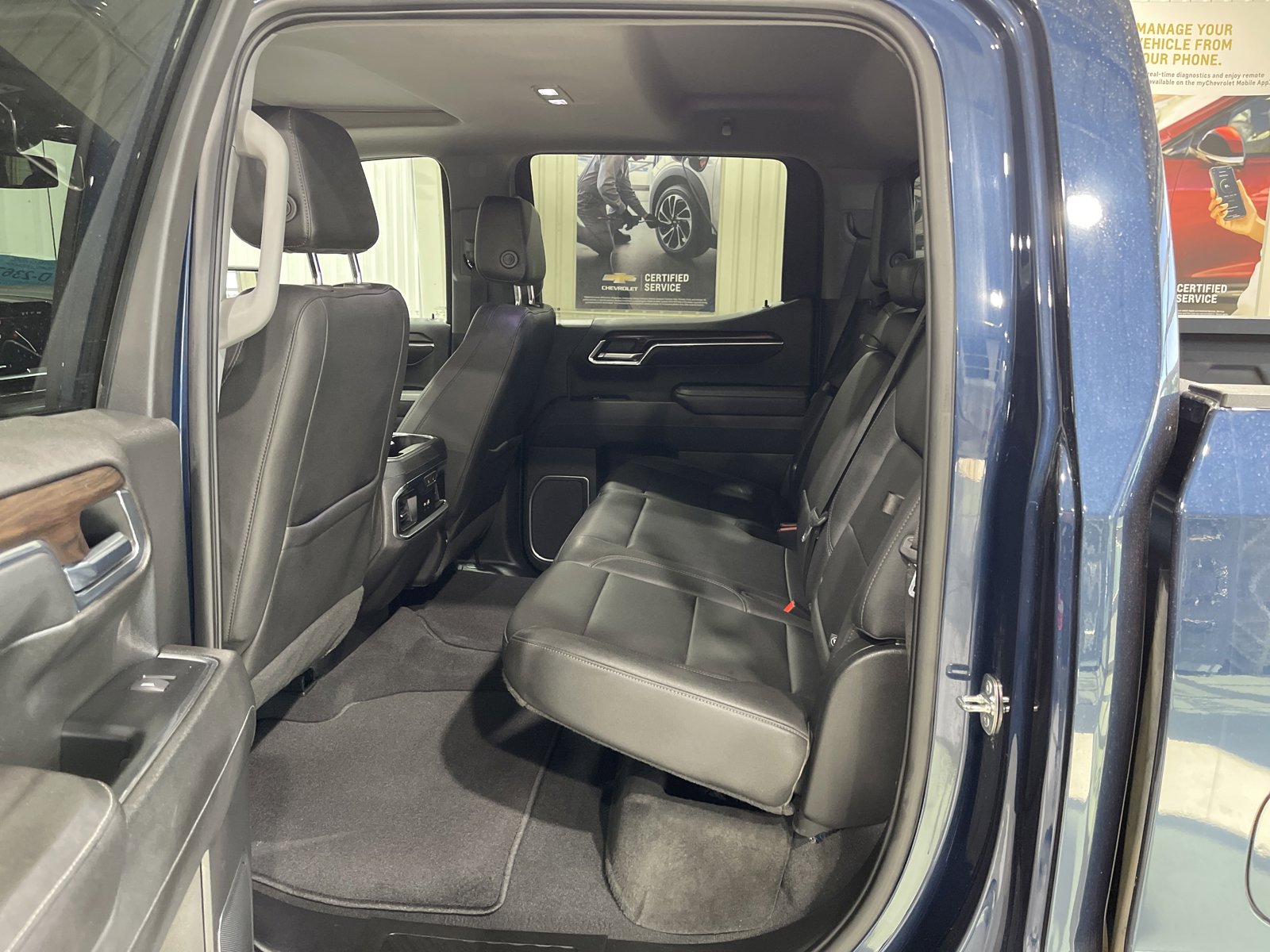 Used 2023 GMC Sierra 1500 SLT w/ SLT Premium Package AWD/4WD image 12