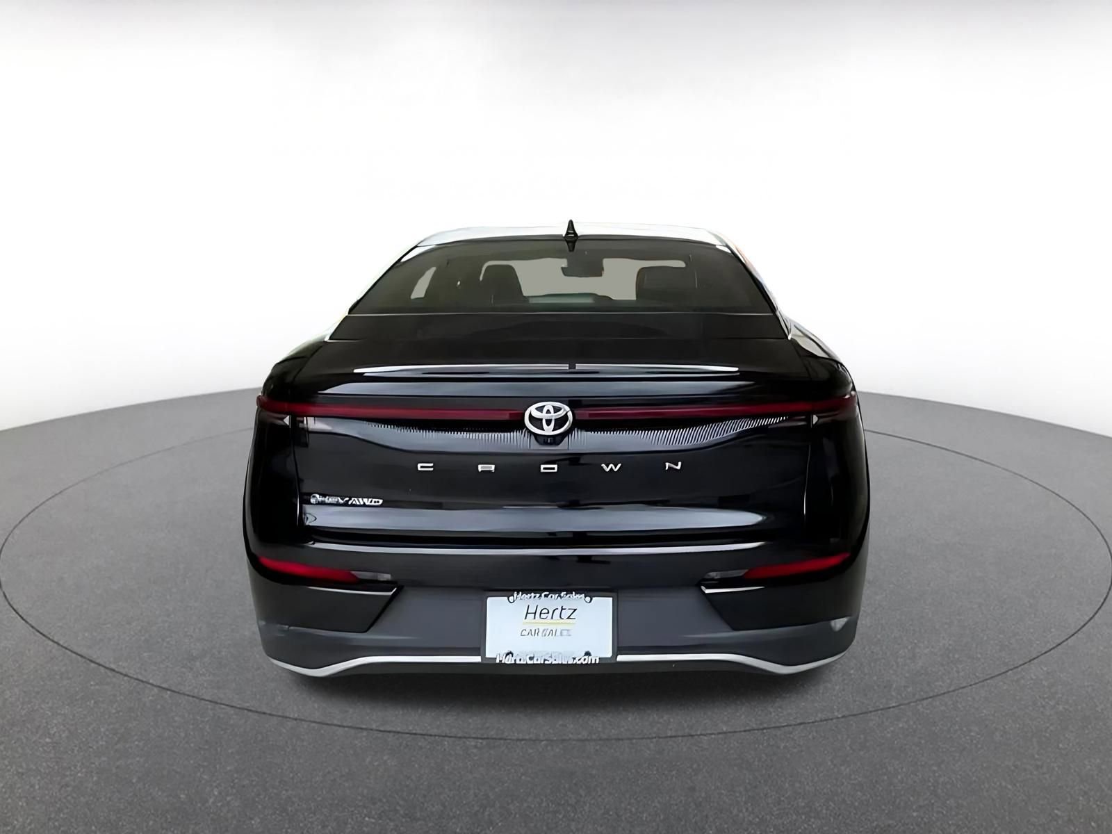 Used 2025 Toyota Crown XLE image 12