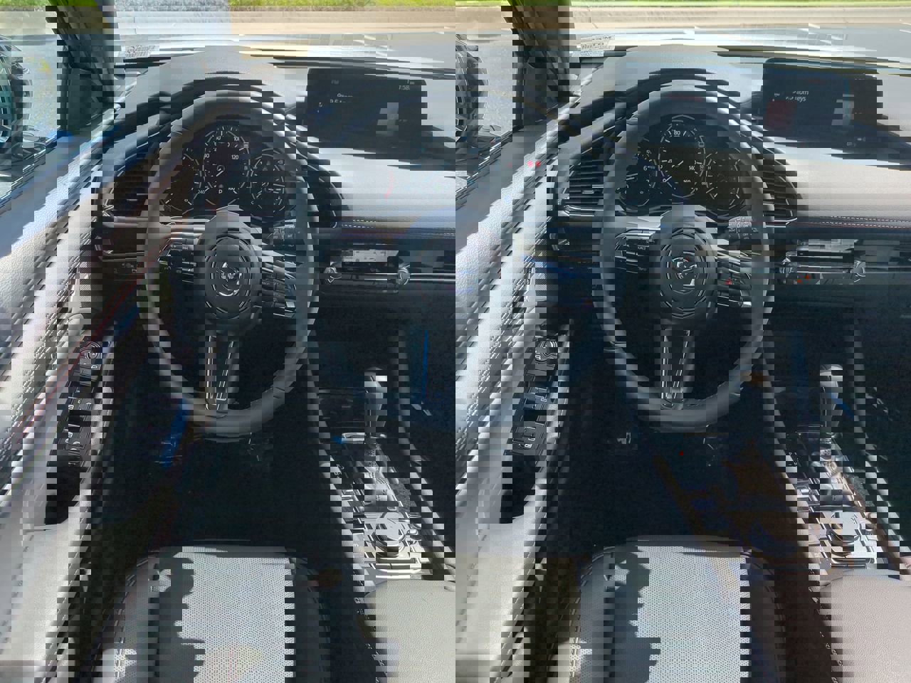 New 2025 MAZDA MAZDA3 Hatchback w/Premium Plus Pkg image 16