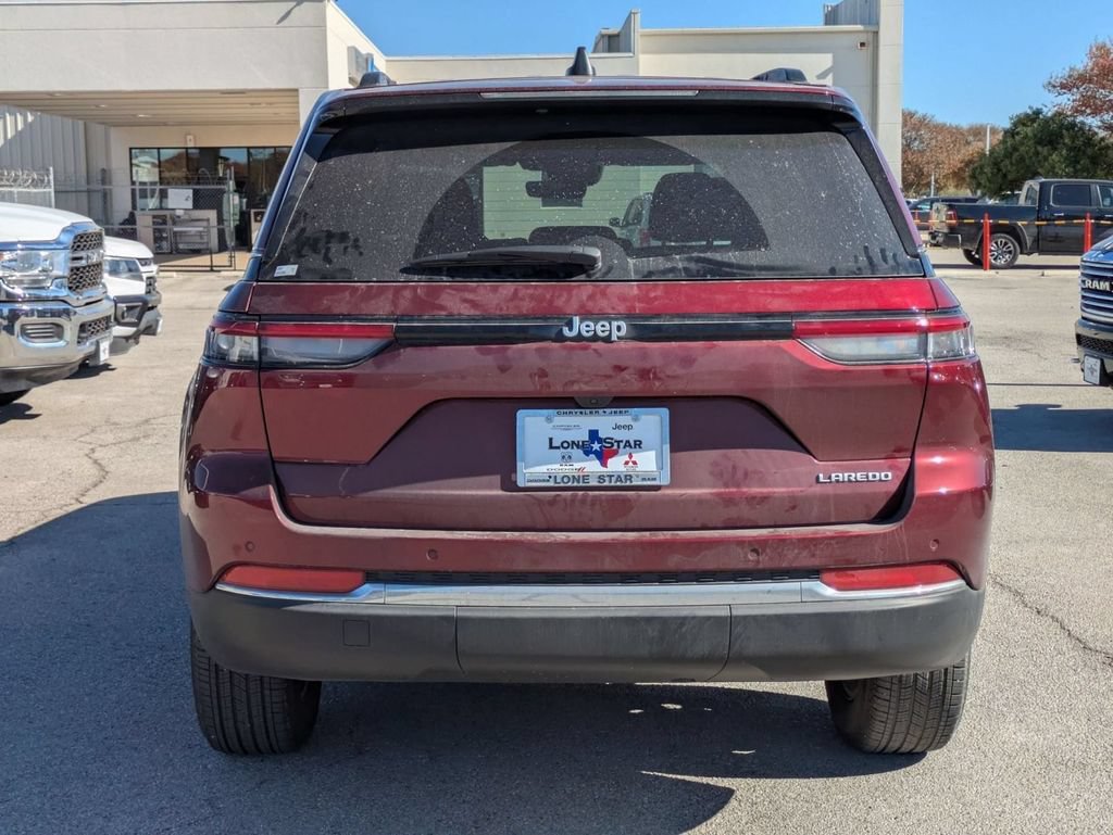 Used 2025 Jeep Grand Cherokee Laredo X RWD image 4