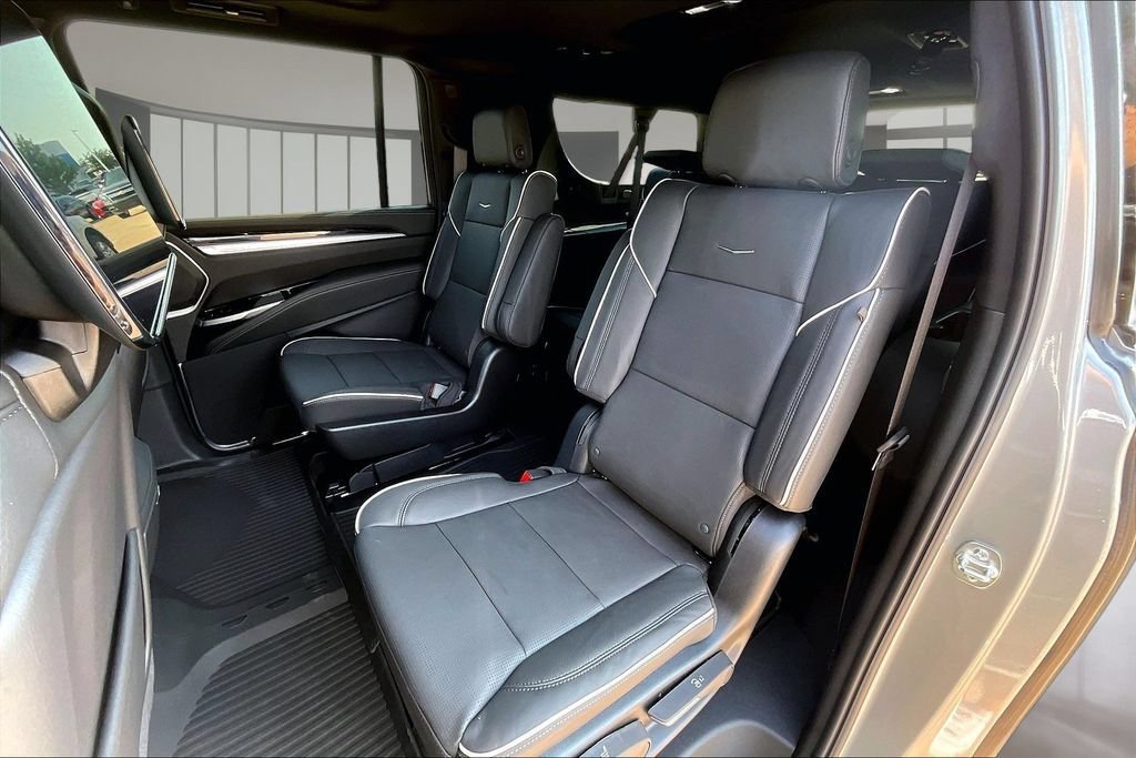 New 2026 Cadillac Escalade ESV Sport w/ Touring Package AWD/4WD image 10