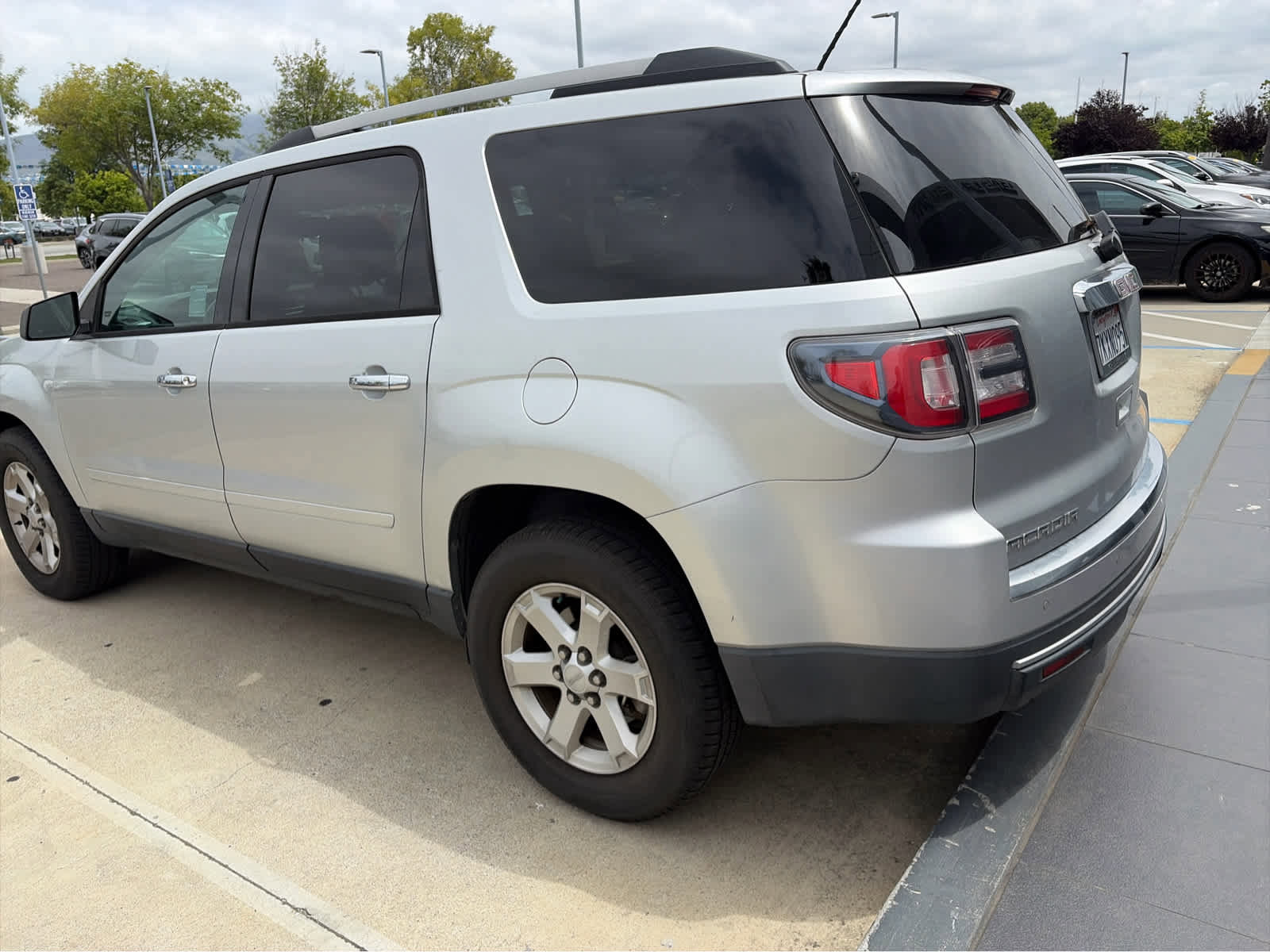 Used 2015 GMC Acadia SLE FWD image 5