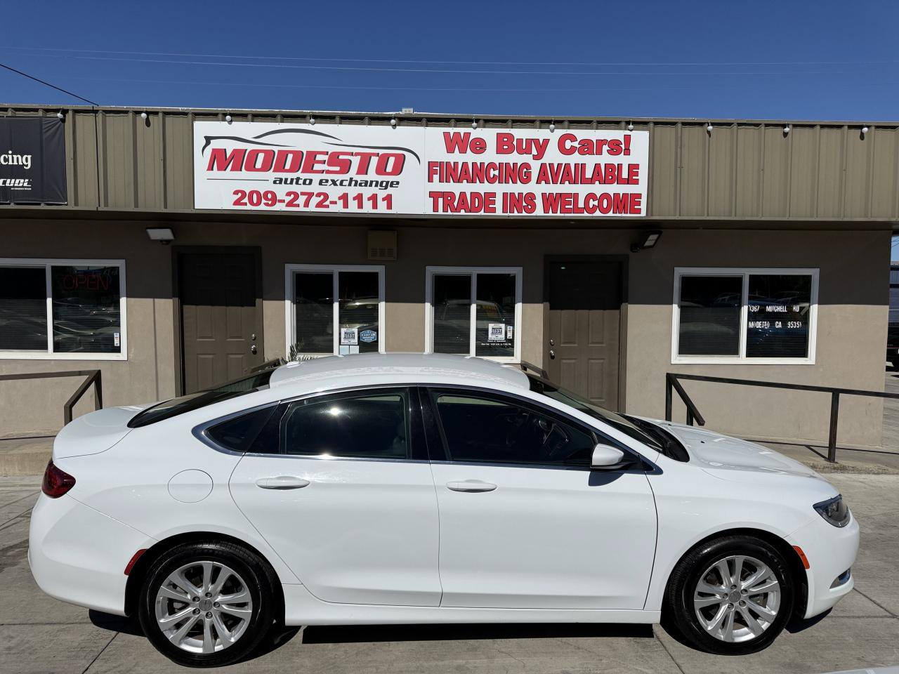 Used 2015 Chrysler 200 Limited w/ Convenience Group FWD image 2