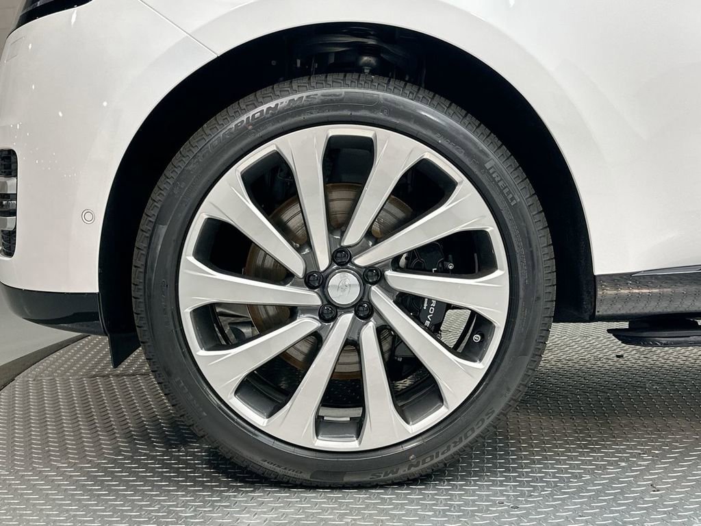 New 2025 Land Rover Range Rover Long Wheelbase Autobiography image 4