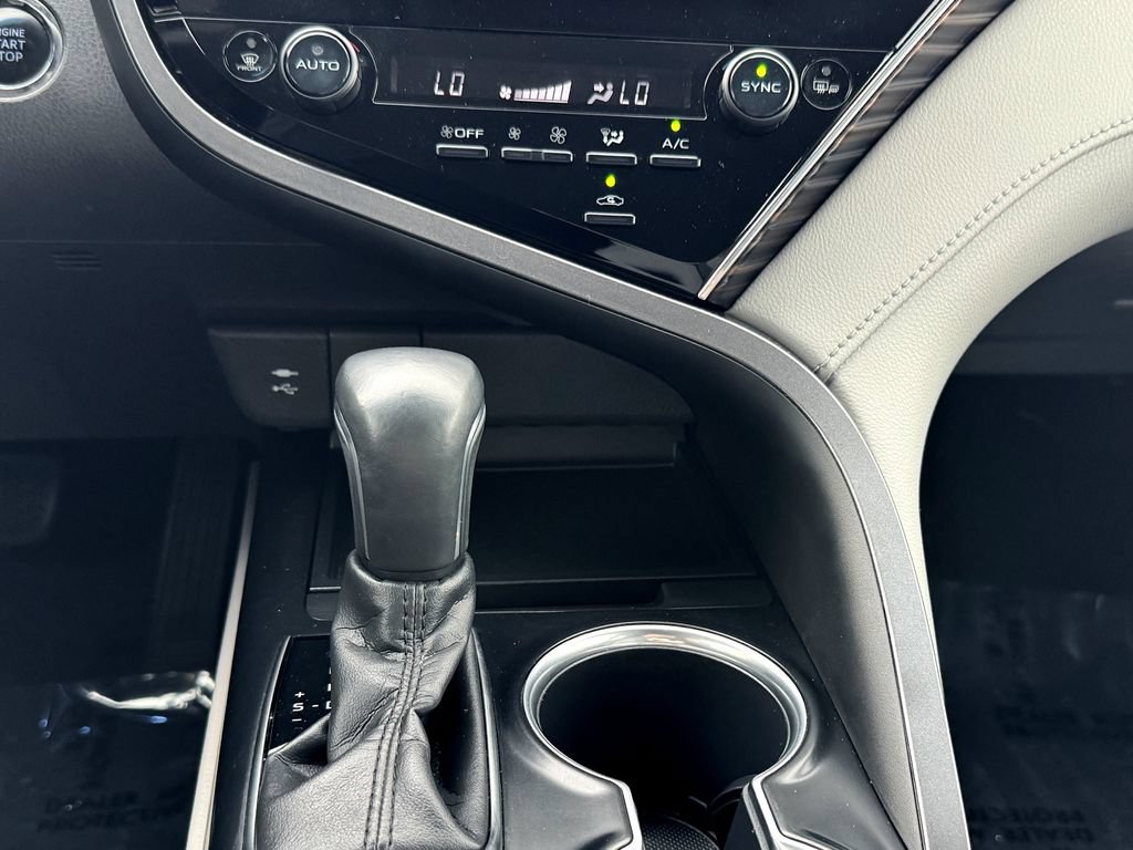 Used 2018 Toyota Camry XLE FWD image 32