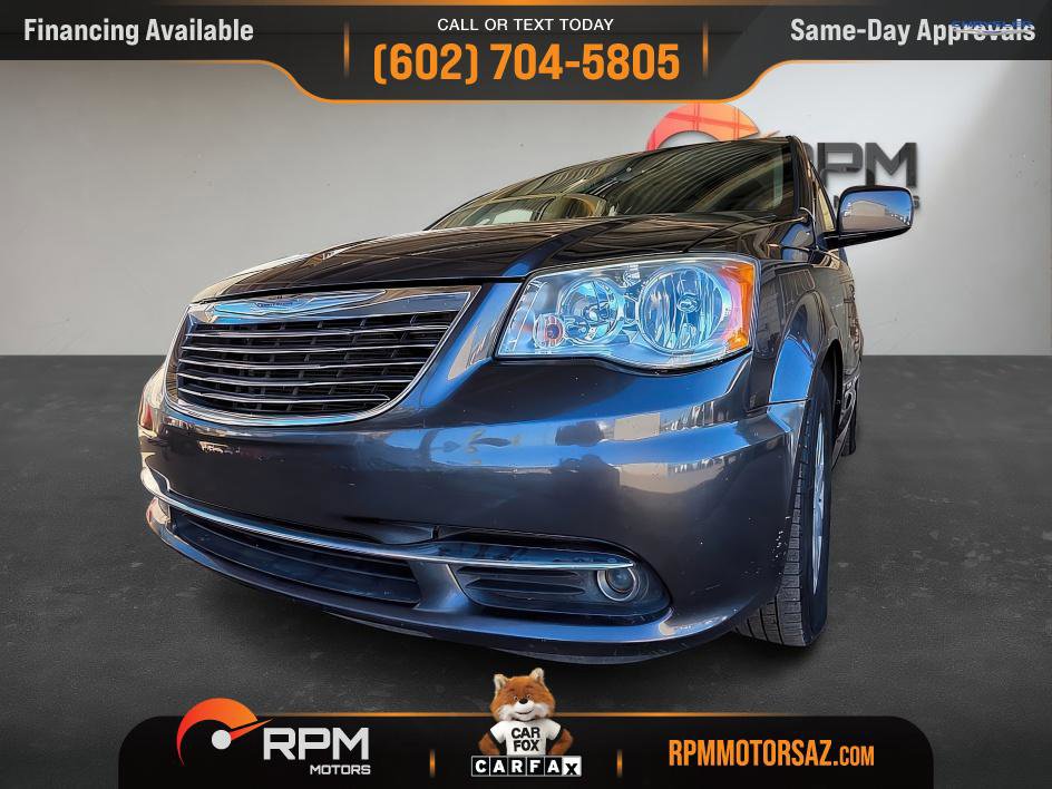 Used 2015 Chrysler Town & Country Touring image 9