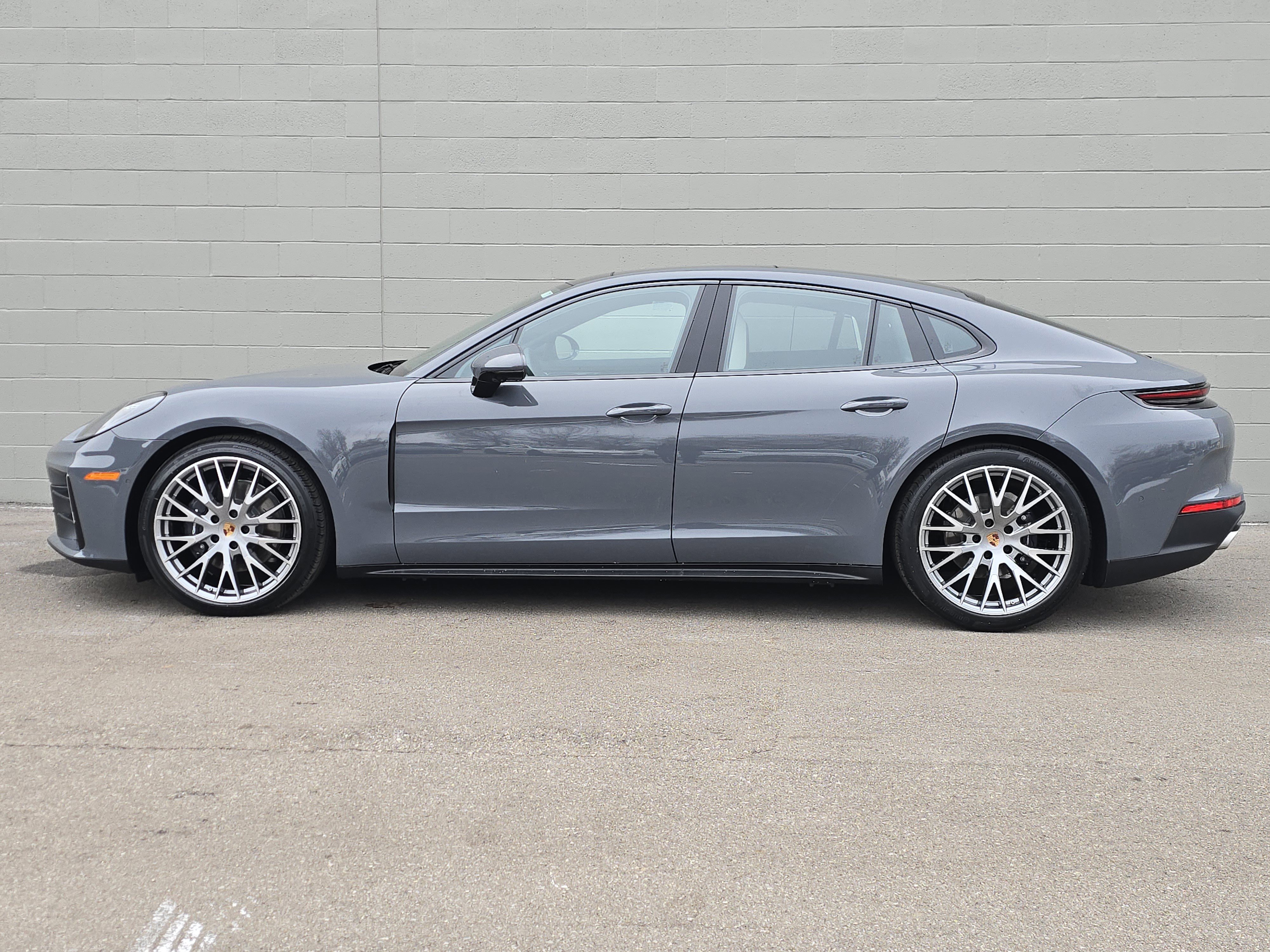 New 2026 Porsche Panamera 4 image 2