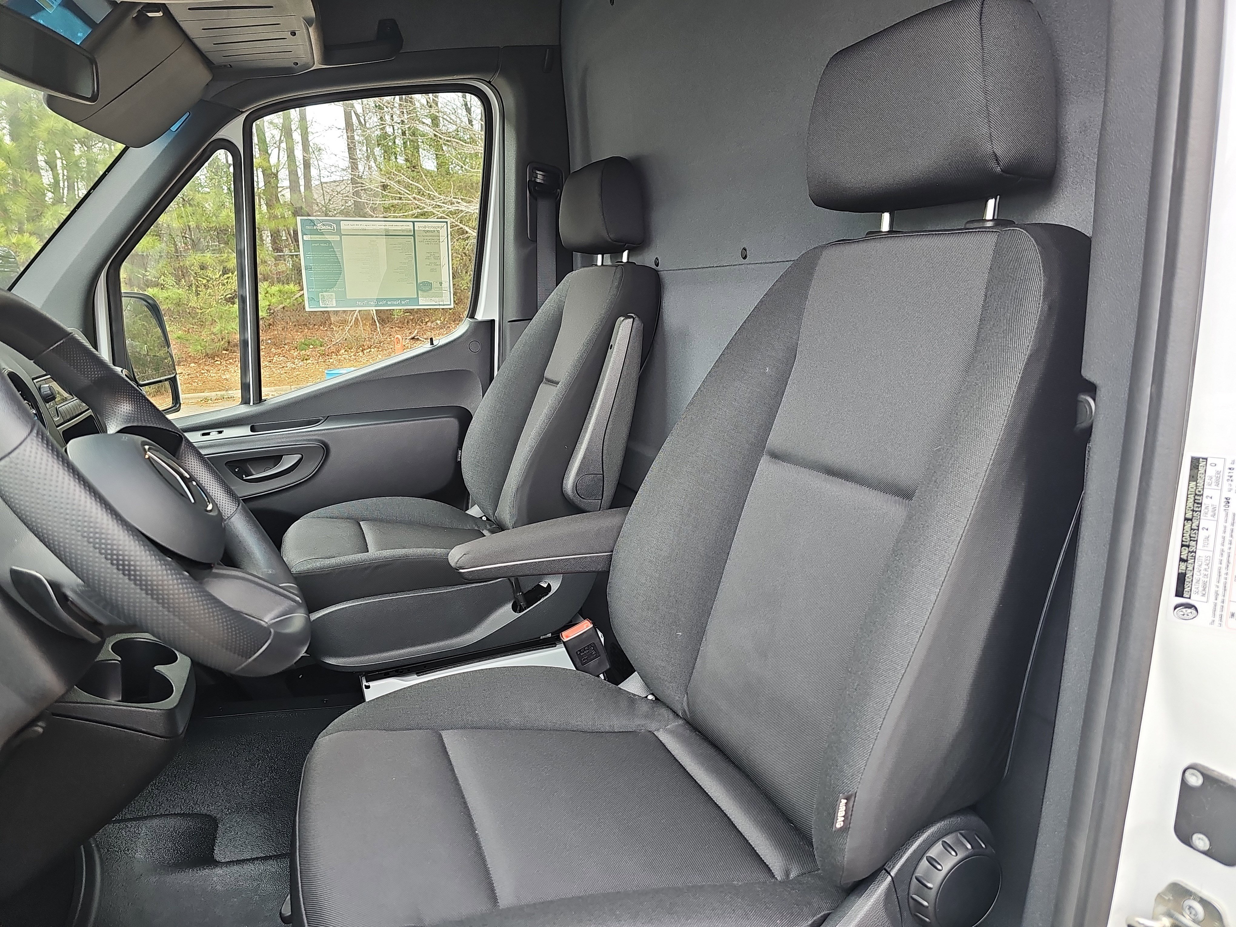 Used 2024 Mercedes-Benz eSprinter 170 Cargo image 11