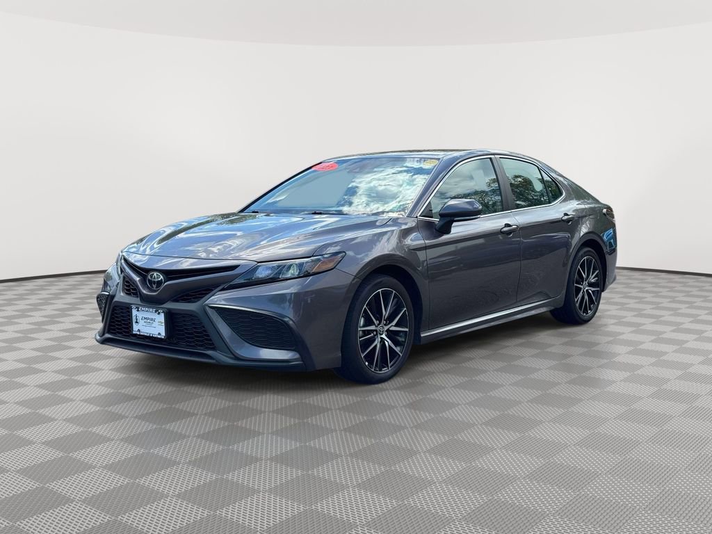Used 2023 Toyota Camry SE AWD/4WD image 3