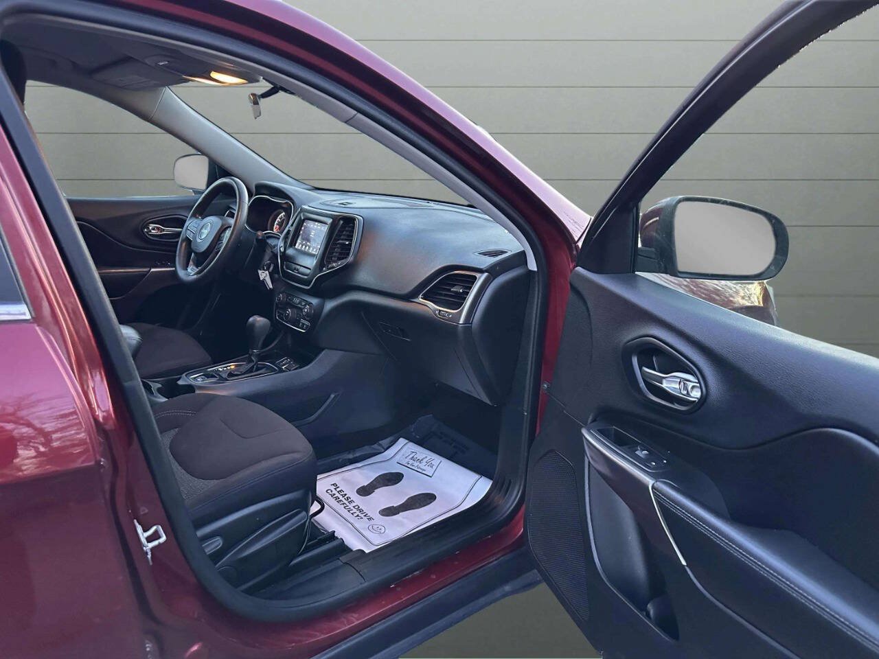 Used 2019 Jeep Cherokee Latitude w/ Popular Appearance Group FWD image 21