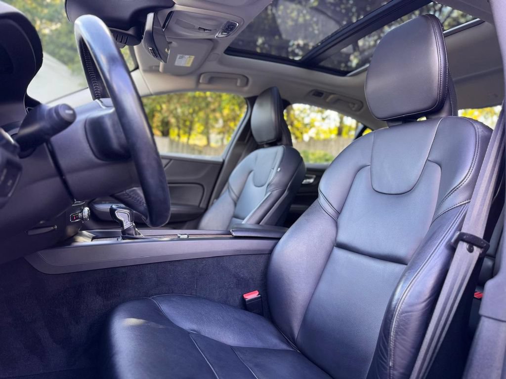 Used 2021 Volvo S60 T6 Momentum AWD/4WD image 19