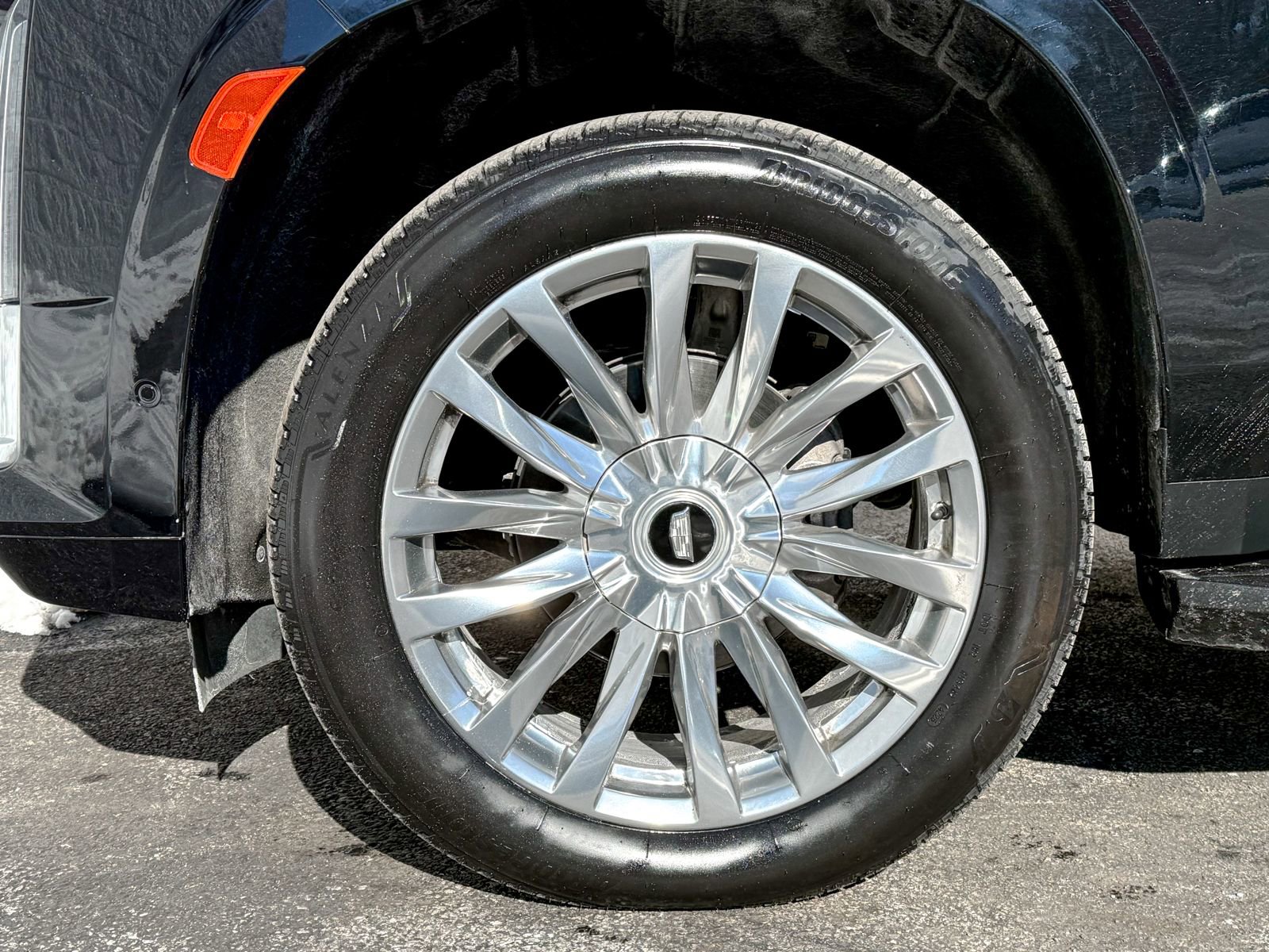 Used 2023 Cadillac Escalade Premium Luxury image 9