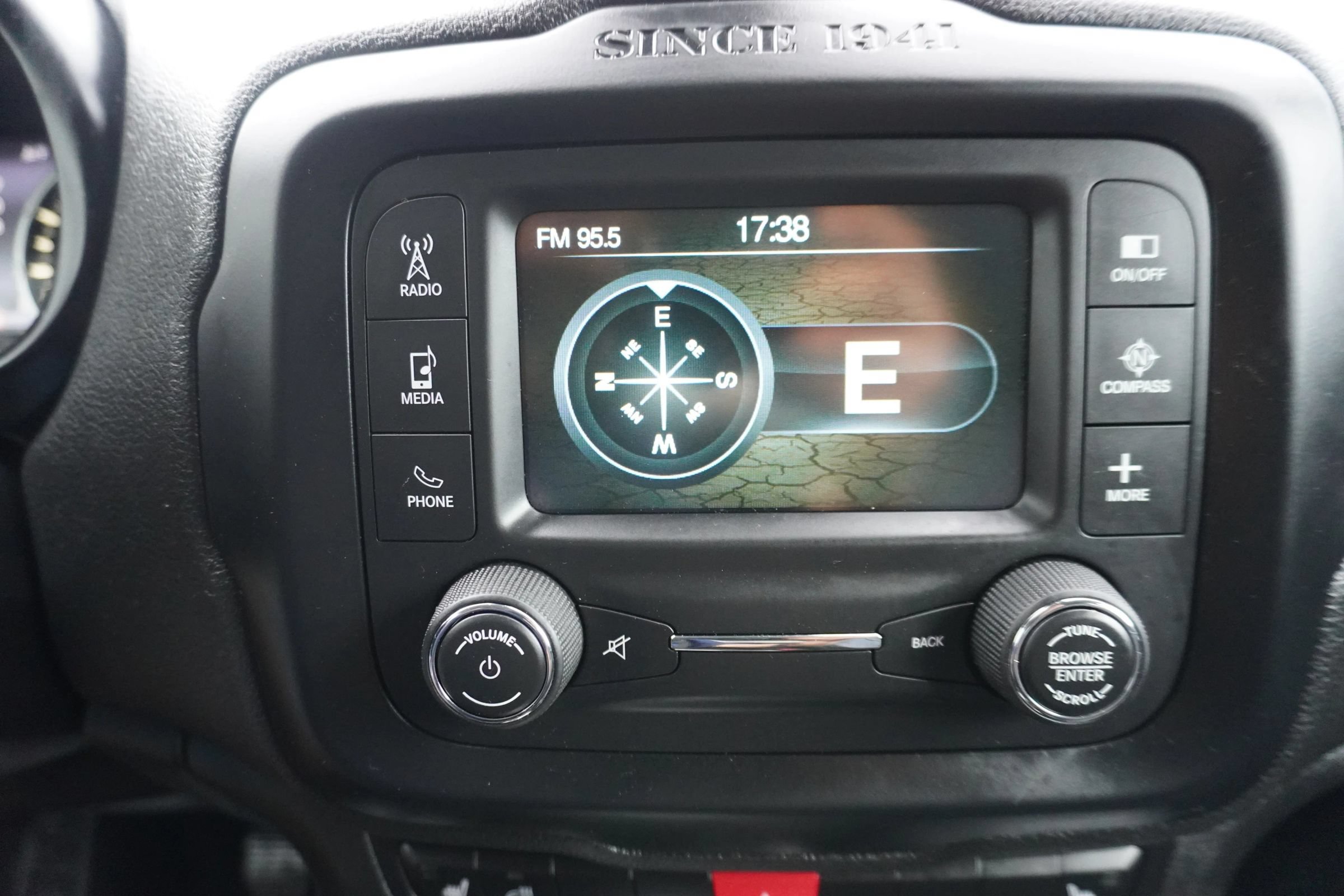 Used 2015 Jeep Renegade Limited FWD image 21