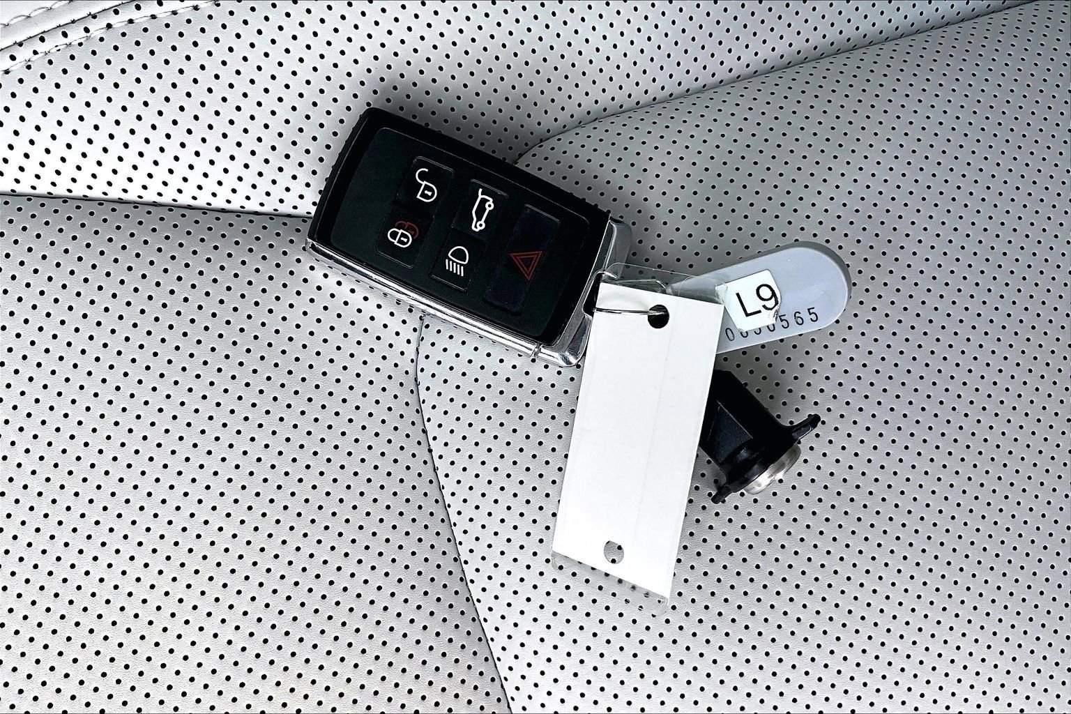 Used 2025 Land Rover Defender 110 S image 11