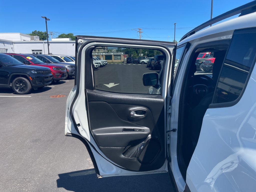 Certified 2017 Jeep Renegade Altitude AWD/4WD image 33