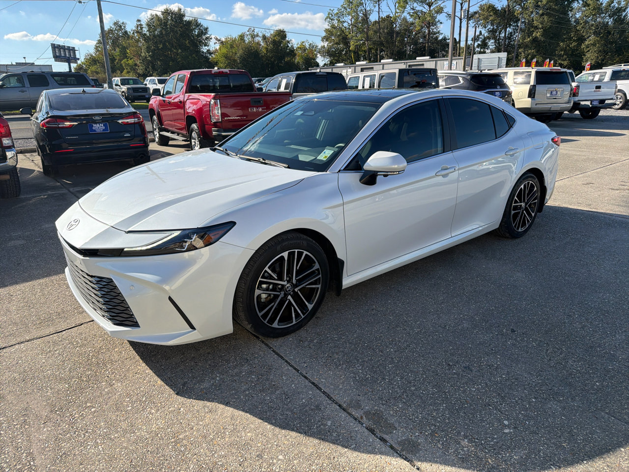Used 2025 Toyota Camry XLE image 2