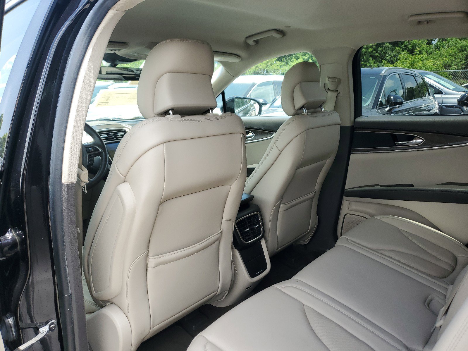 Used 2019 Lincoln Nautilus Select image 11
