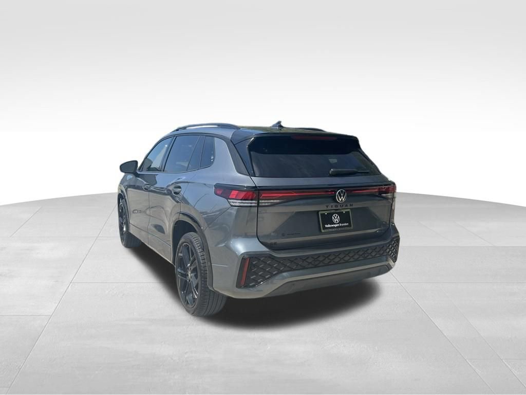 Certified 2025 Volkswagen Tiguan SE R-Line AWD/4WD image 3