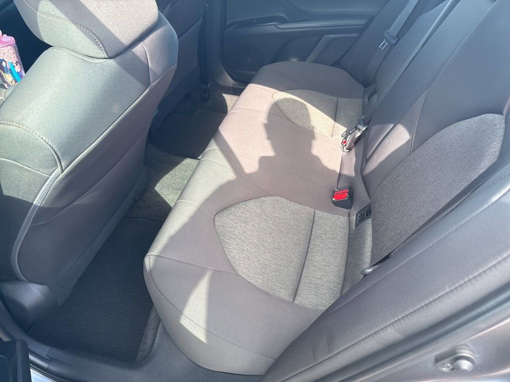 Used 2020 Toyota Camry LE FWD image 5