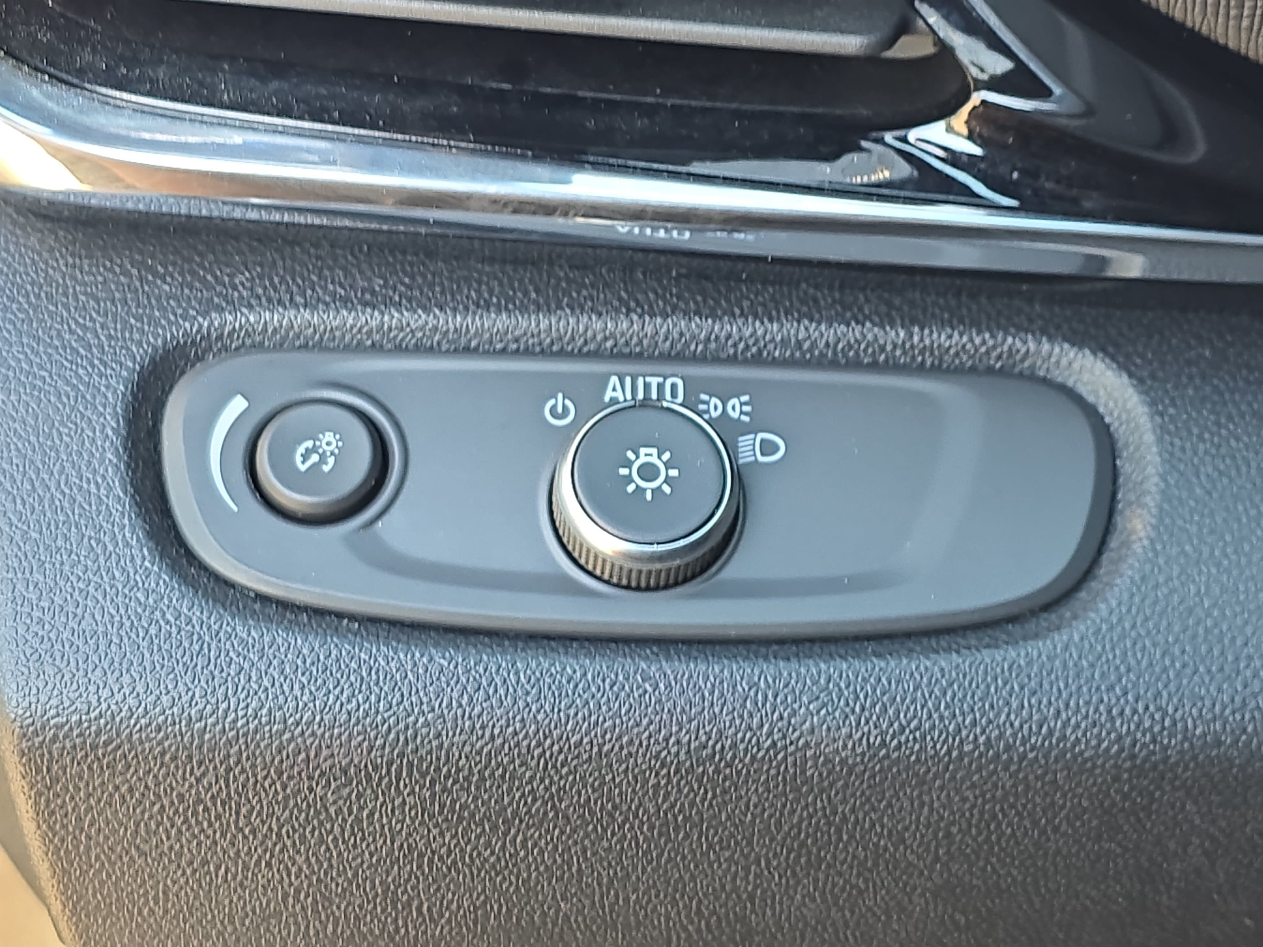 Used 2025 Buick Envista Sport Touring FWD image 25