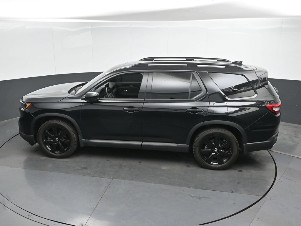 Used 2025 Honda Pilot Black Edition image 39