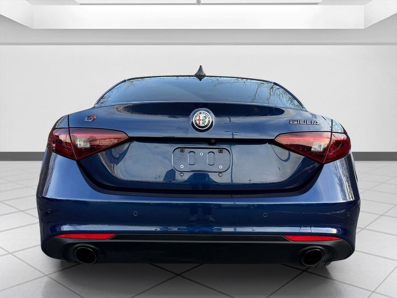 Used 2020 Alfa Romeo Giulia AWD w/ Nero Edizione image 10