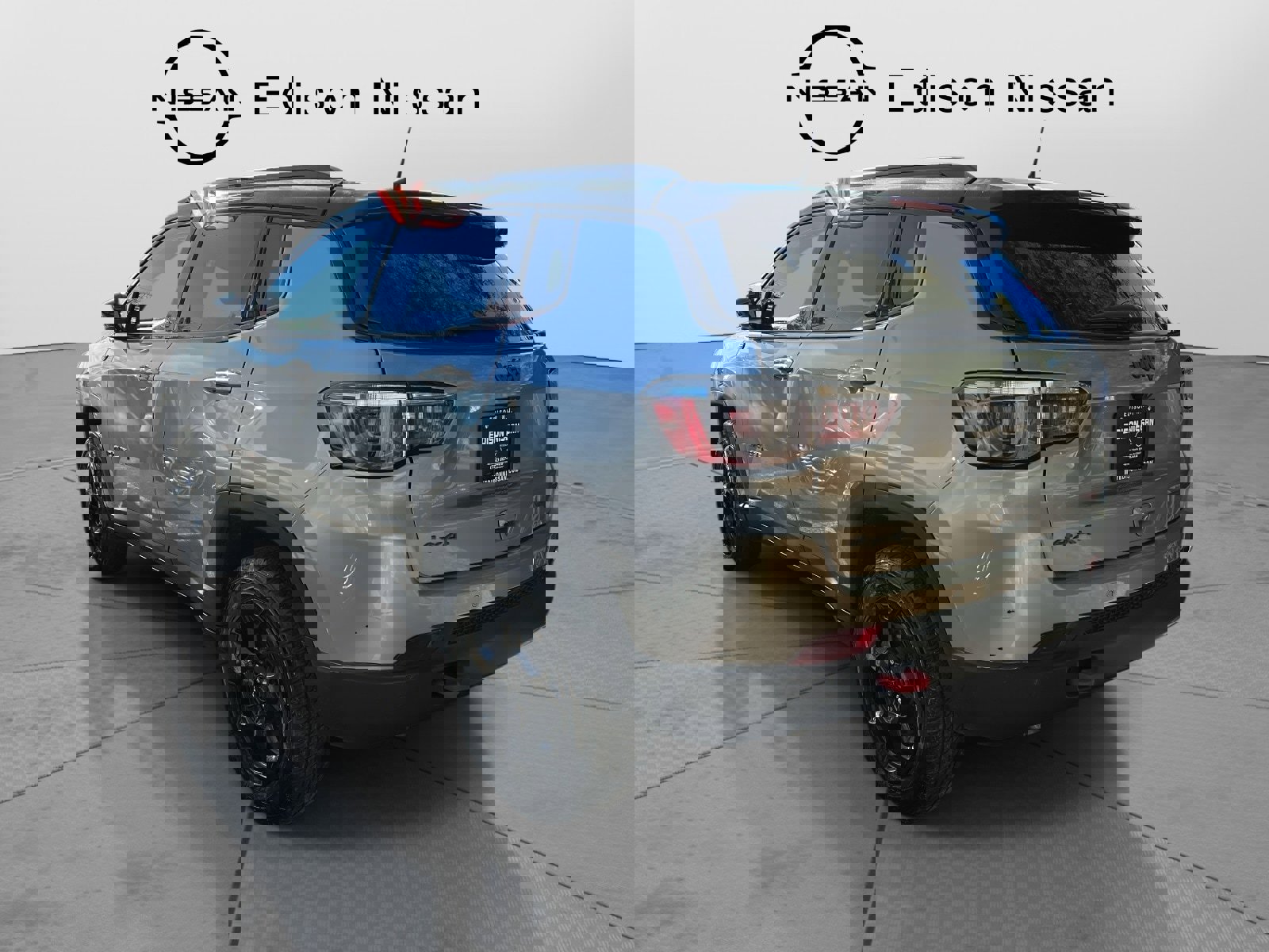 Used 2023 Jeep Compass Trailhawk image 5