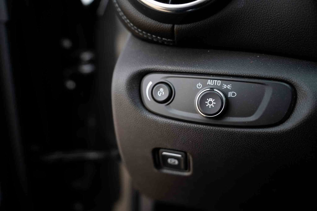 Used 2019 Chevrolet Blazer LT image 13