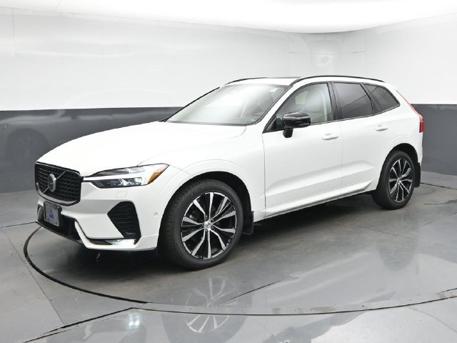 Used 2023 Volvo XC60 B5 Plus w/ Climate Package AWD/4WD image 4
