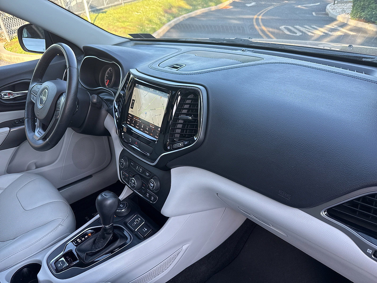 Used 2019 Jeep Cherokee Limited AWD/4WD image 28