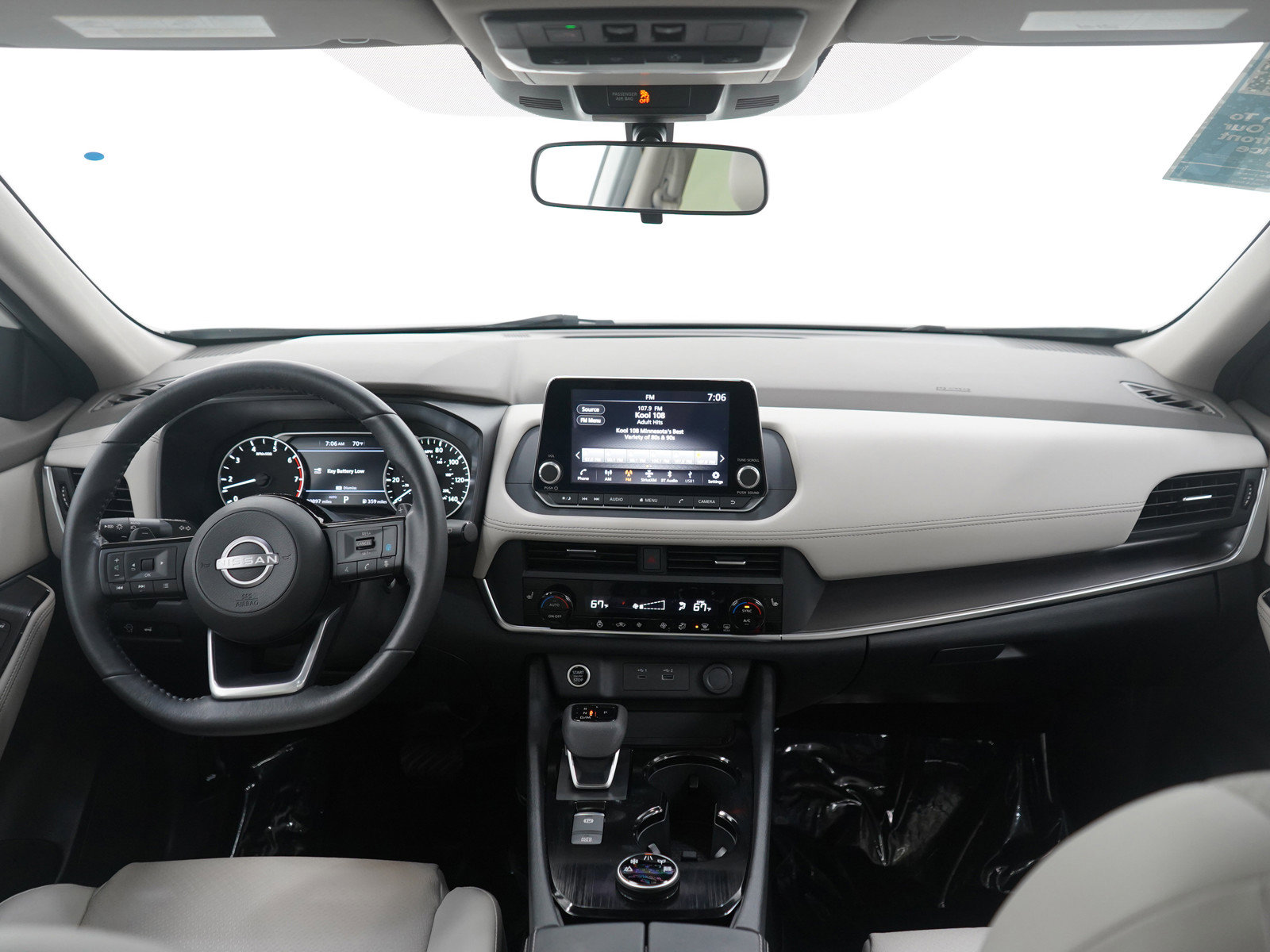 Used 2023 Nissan Rogue SV w/ SV Premium B Package image 13