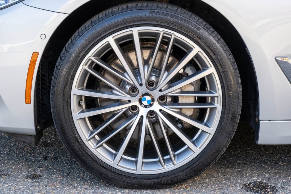 Used 2017 BMW 540i xDrive image 33