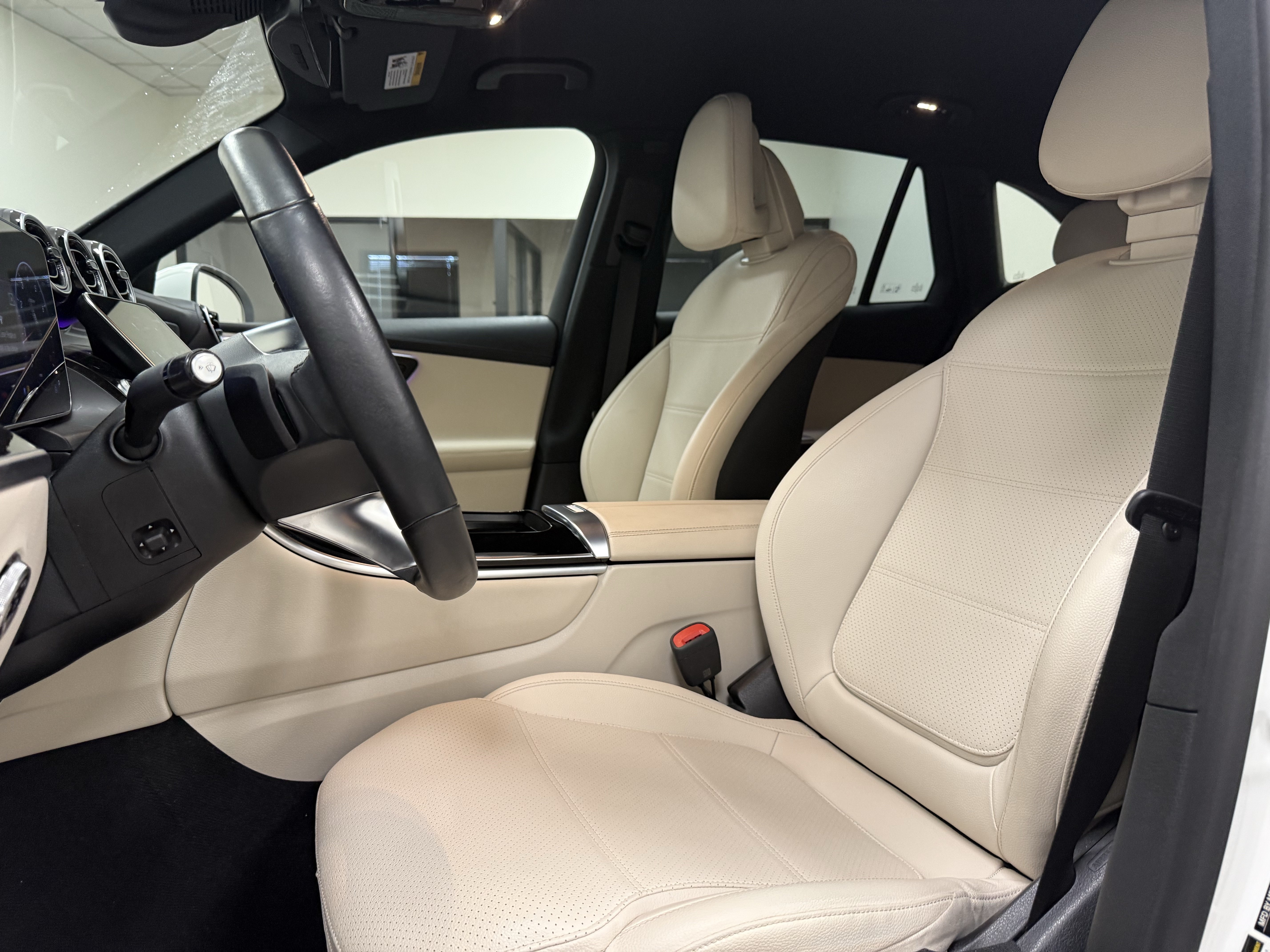 Used 2024 Mercedes-Benz GLC 300 4MATIC image 14