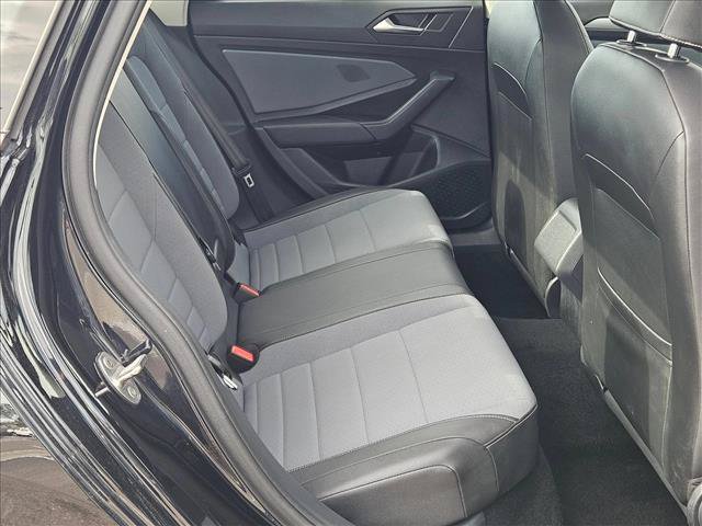 Used 2025 Volkswagen Jetta SE FWD image 20