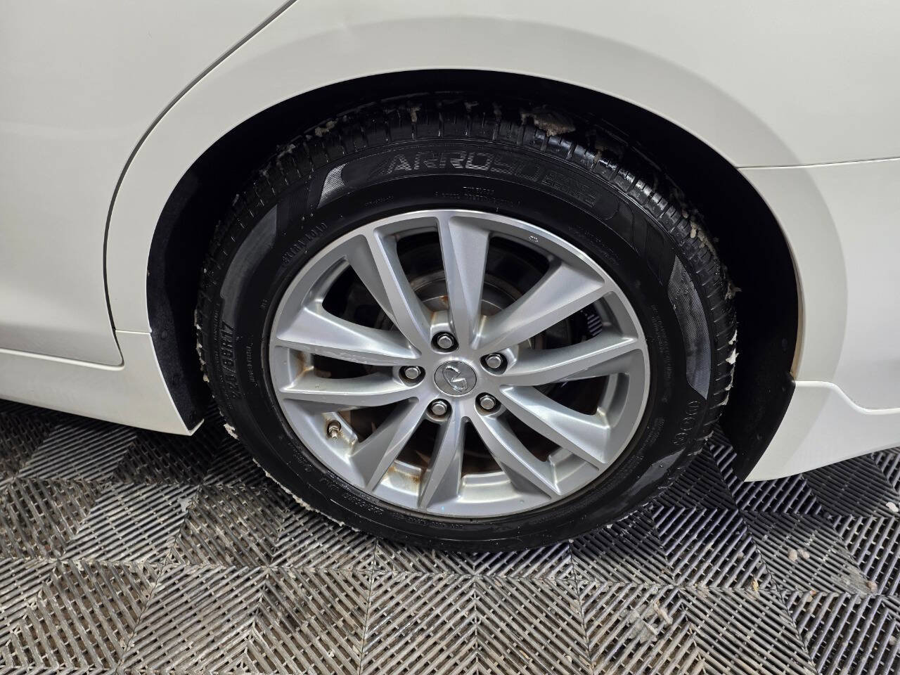 Used 2015 INFINITI Q50 image 30