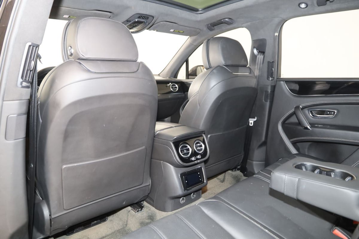 Used 2018 Bentley Bentayga AWD/4WD image 65