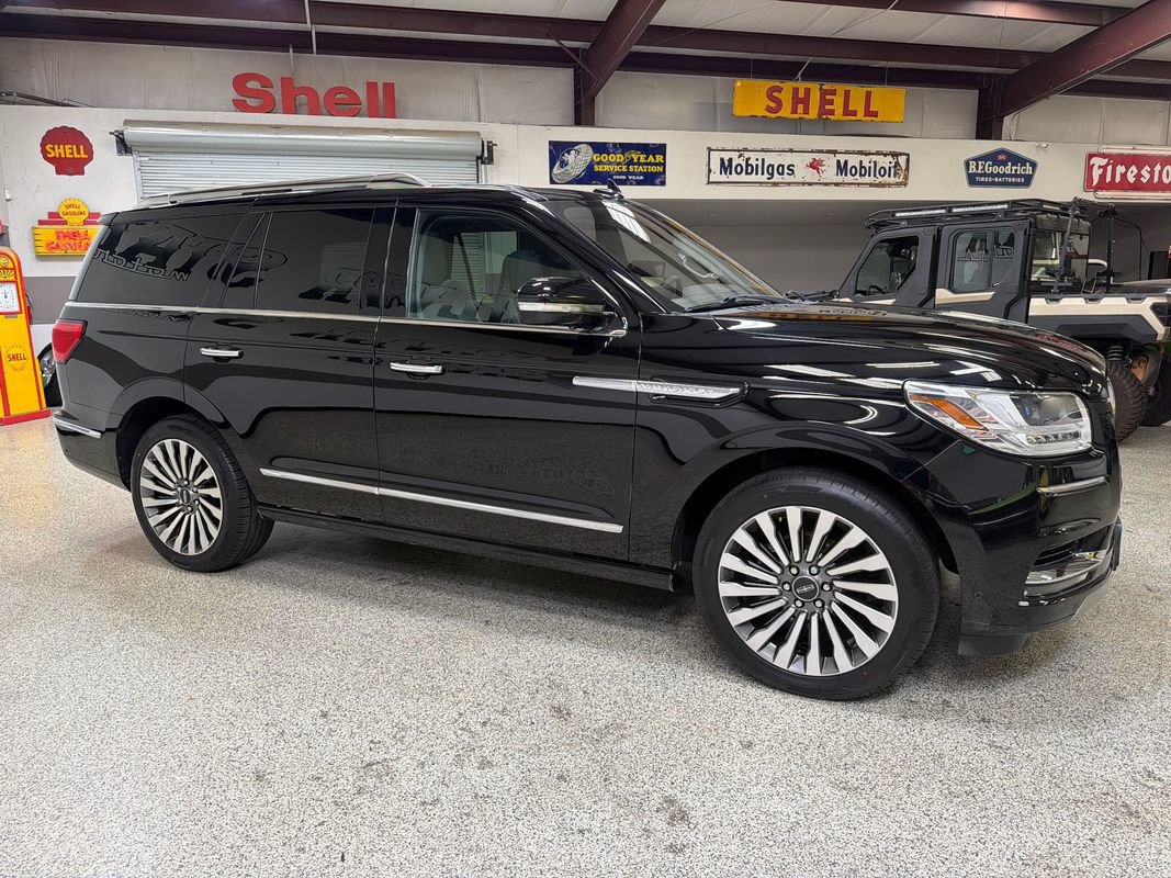 Used 2018 Lincoln Navigator Reserve w/ Technology Package AWD/4WD image 10