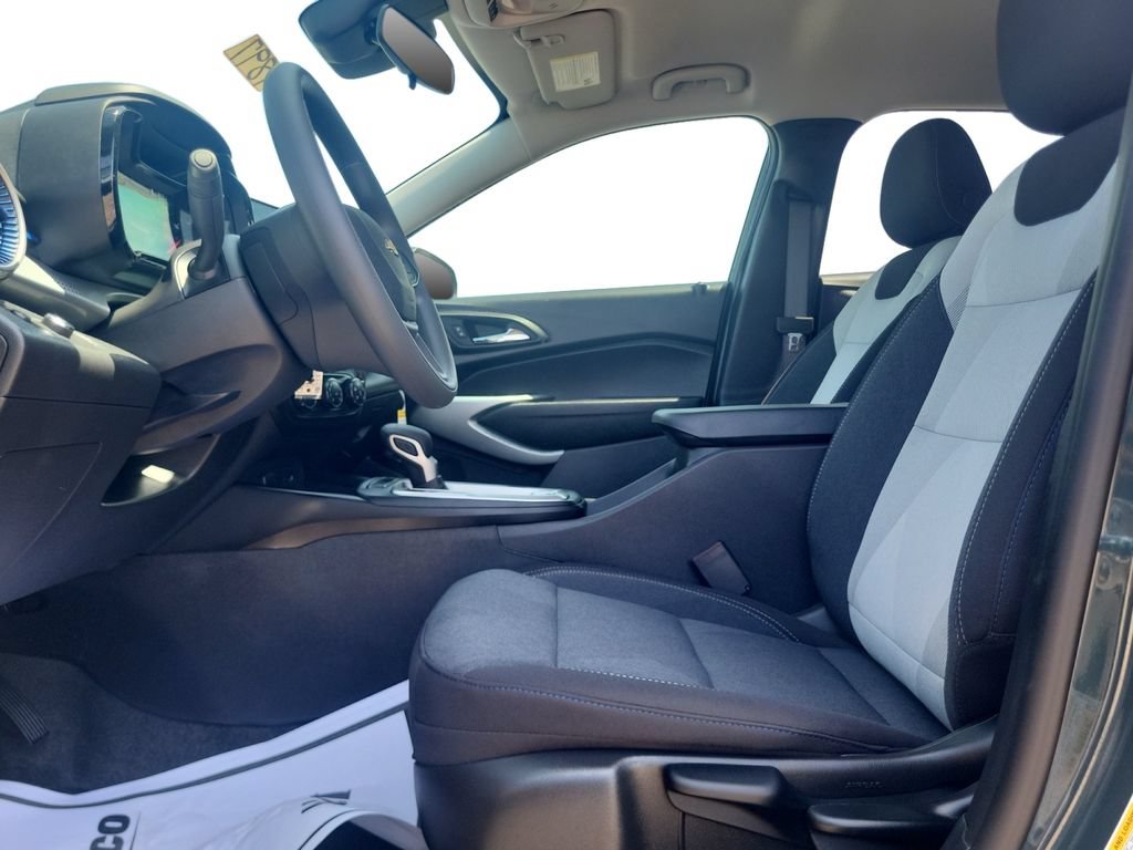 New 2026 Chevrolet Trax LS w/ LS Convenience Package FWD image 11