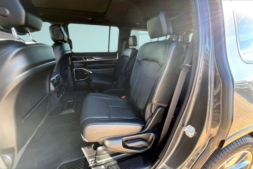 Used 2023 Jeep Wagoneer Series III w/ Premium Group I image 27