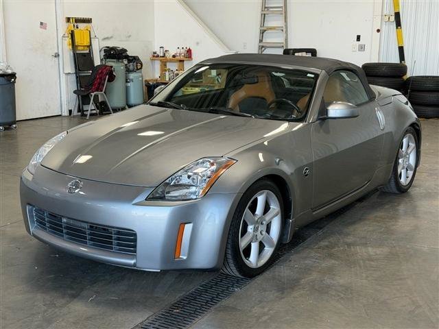 Used 2004 Nissan 350Z Touring RWD image 23