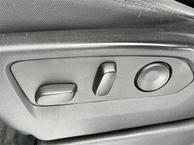 Used 2022 Chevrolet Silverado 1500 LT image 12