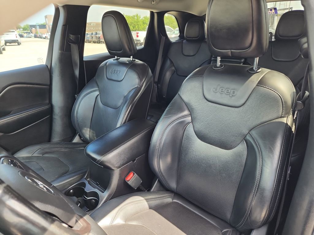 Used 2019 Jeep Cherokee Limited FWD image 11