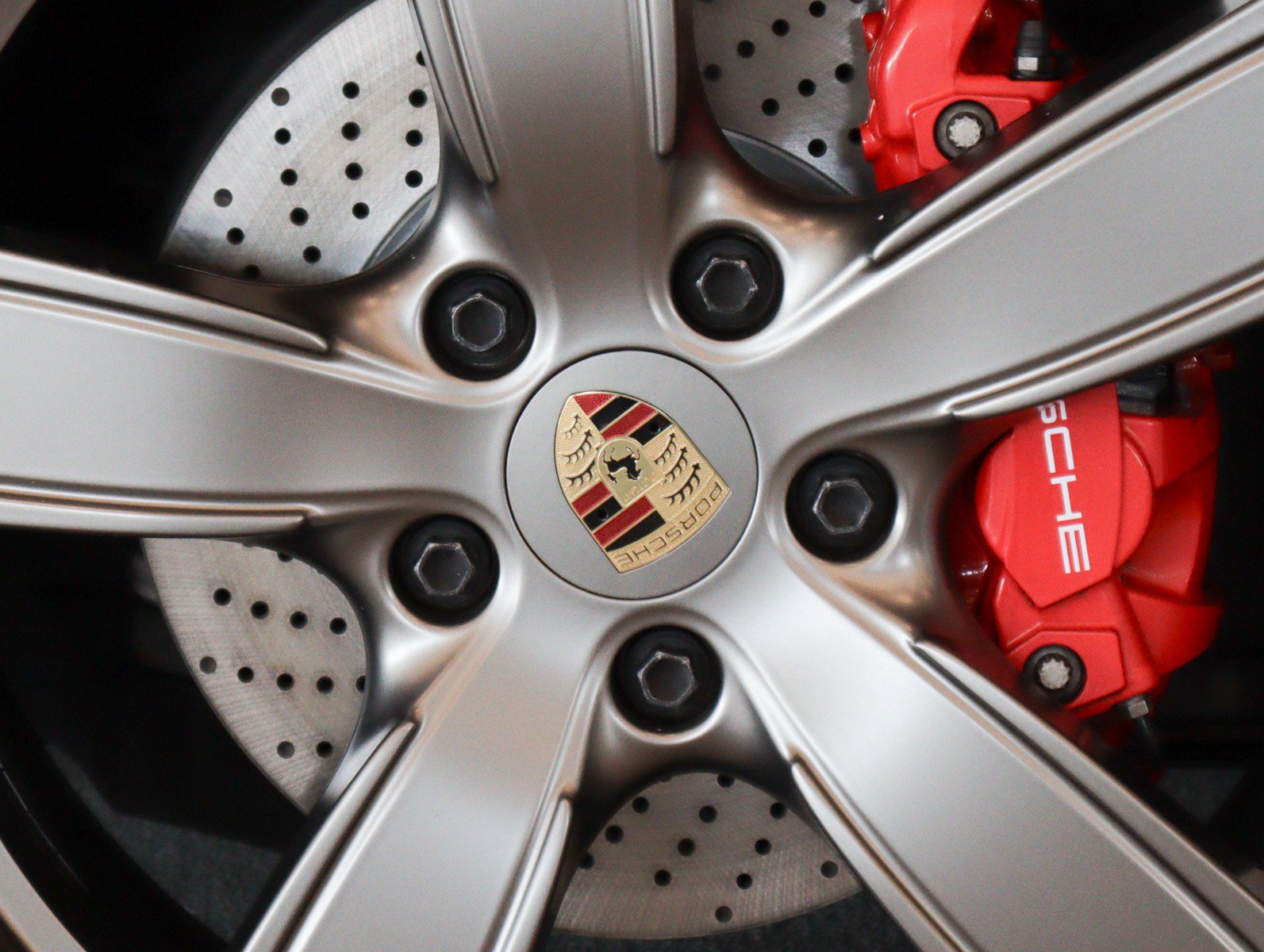 Certified 2024 Porsche 718 Cayman S RWD image 13